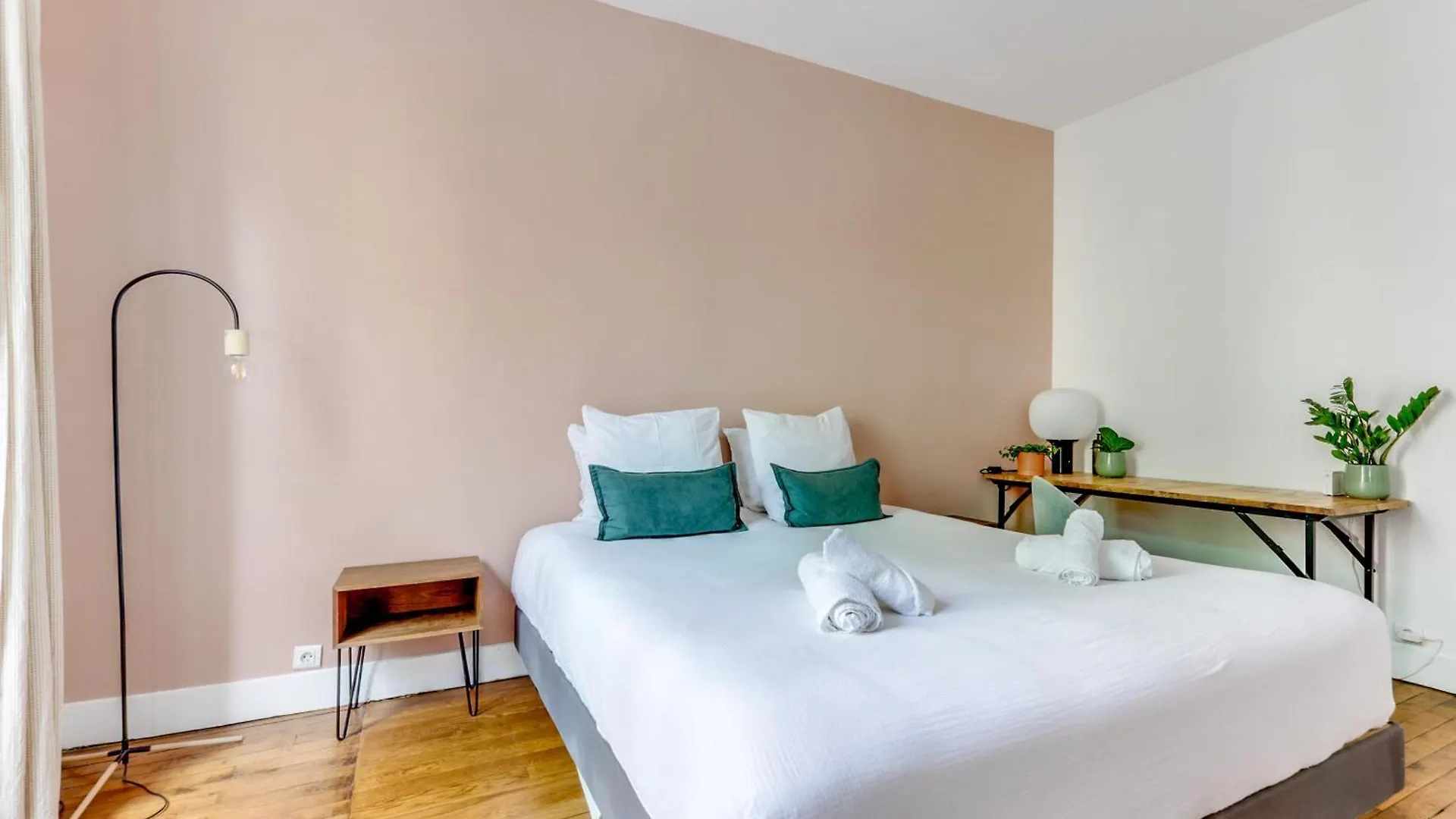 Апартаменты Superbe Neuf Pres De Montmartre
